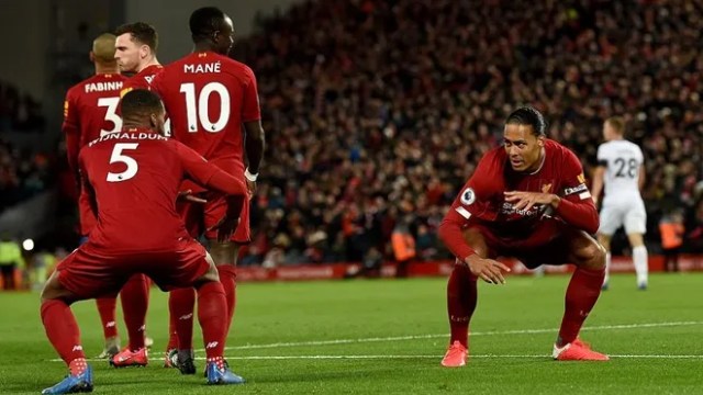 Liverpool phô bày sức mạnh tập thể khủng khiếp trên đường thống trị Ngoại hạng Anh