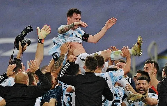 Messi cùng Argentina lên ngôi vô địch Copa America 2021