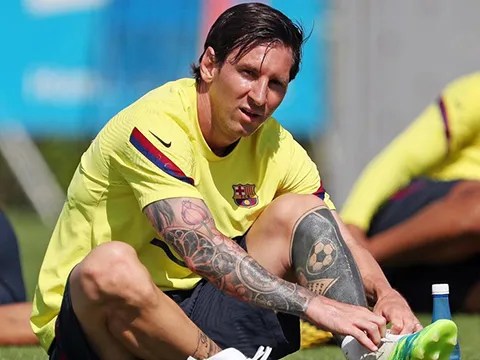 Messi hết cơ hội rời Barca hè này