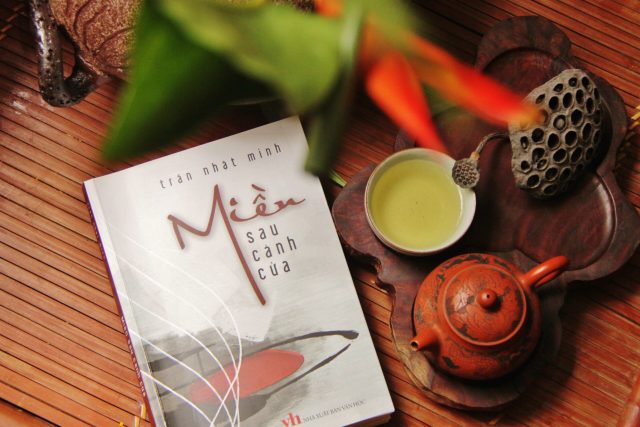 'Miền sau cánh cửa' - ký ức lãng du của nhà báo Nhật Minh