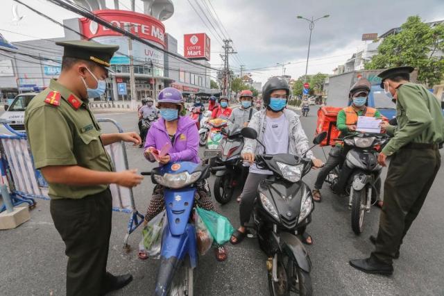 Một số địa phương nóng vội mở cửa trở lại, nới lỏng giãn cách