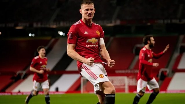 MU vào vòng 4 cúp FA, Solskjaer gọi McTominay là 'quái vật'