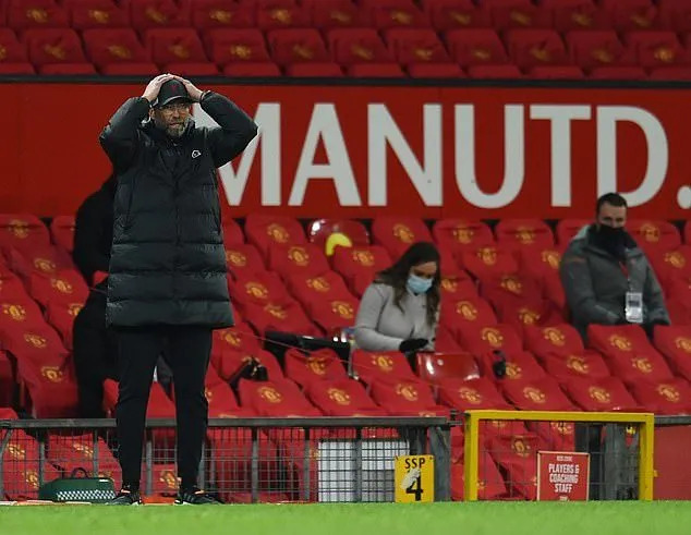 Ngược dòng thành công, MU loại Liverpool khỏi FA Cup