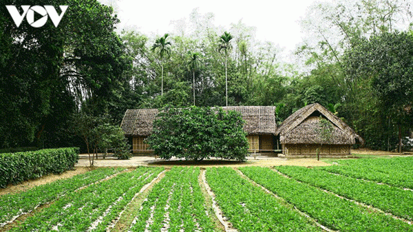 Người dân thành kính vào Lăng viếng Bác trong ngày Quốc khánh 2/9