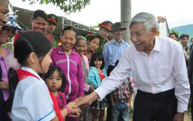 Nguyên Tổng Bí thư Lê Khả Phiêu được coi là ân nhân của hai ngôi làng ở miền Trung