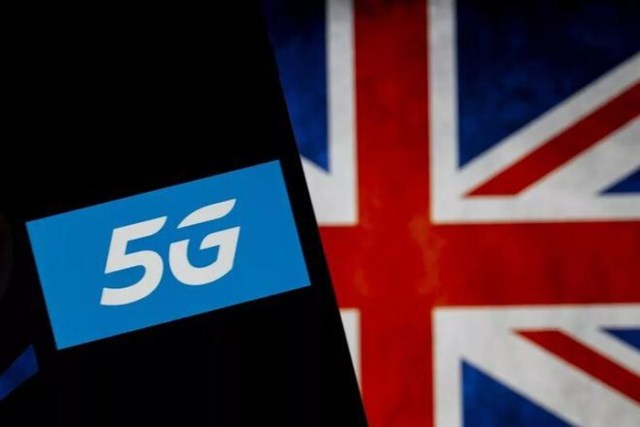 Nhà mạng Anh khẩn cầu người dân ngưng đốt tháp 5G