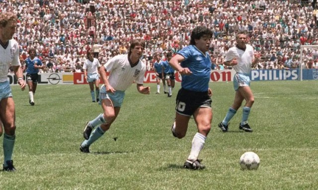 Nhìn lại hai bàn thắng lịch sử của Diego Maradona vào lưới tuyển Anh ở World Cup 1986