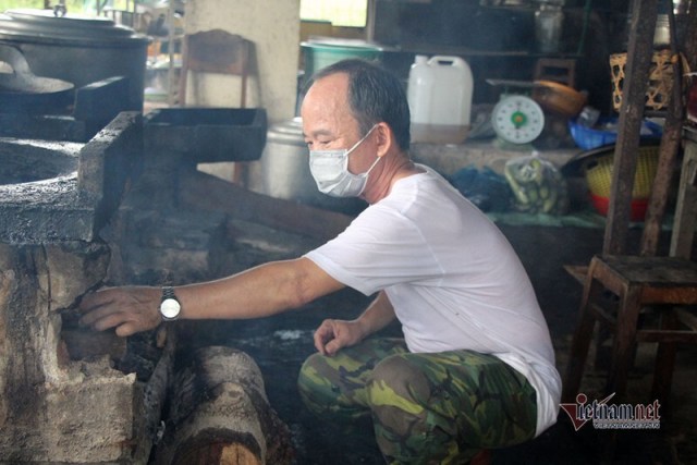 Nữ du học sinh tấm tắc khen cơm bộ đội nấu trong khu cách ly