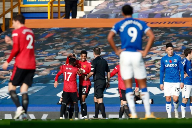 Old Trafford - Cơn ác mộng với The Toffees