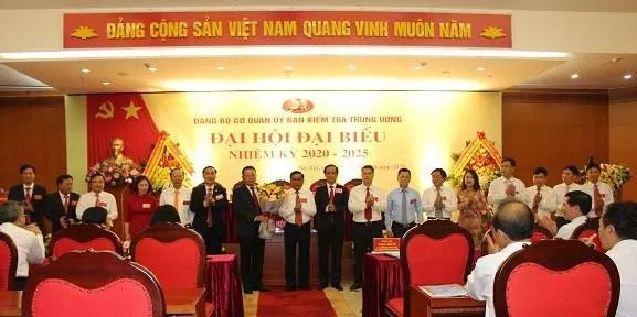 Ông Hoàng Văn Trà tái đắc cử Bí thư Đảng ủy Cơ quan UBKT Trung ương