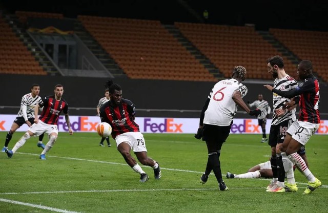 Paul Pogba tỏa sáng đưa Quỷ đỏ vào tứ kết Europa League