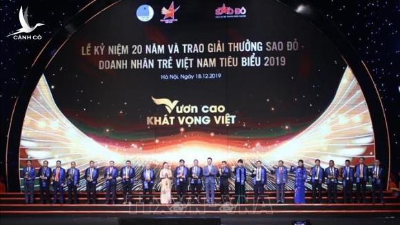 Phó Thủ tướng Vương Đình Huệ dự Lễ kỷ niệm 20 năm giải thưởng Sao Đỏ