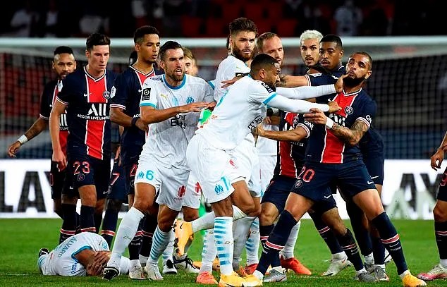 PSG thất bại 0 - 1 sau màn 'hỗn chiến' có tới 5 thẻ đỏ trước đại kình địch Marseille