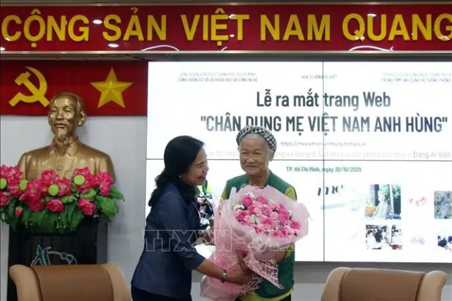 Ra mắt trang web lưu giữ hơn 2.000 kí họa 'Chân dung Mẹ Việt Nam Anh hùng'