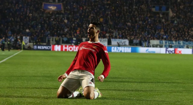 Ronaldo lại tỏa sáng ở những phút bù giờ 'cứu ghế' Solskjaer