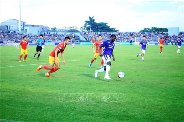 Sài Gòn FC vươn lên ngôi đầu bảng V.League