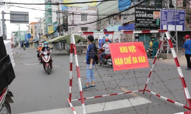 Sẽ dỡ bỏ rào chắn, dây giăng phong tỏa ở TPHCM trước ngày 30/9