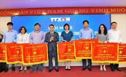 Sôi nổi giao lưu bóng đá giữa các thế hệ TTXVN