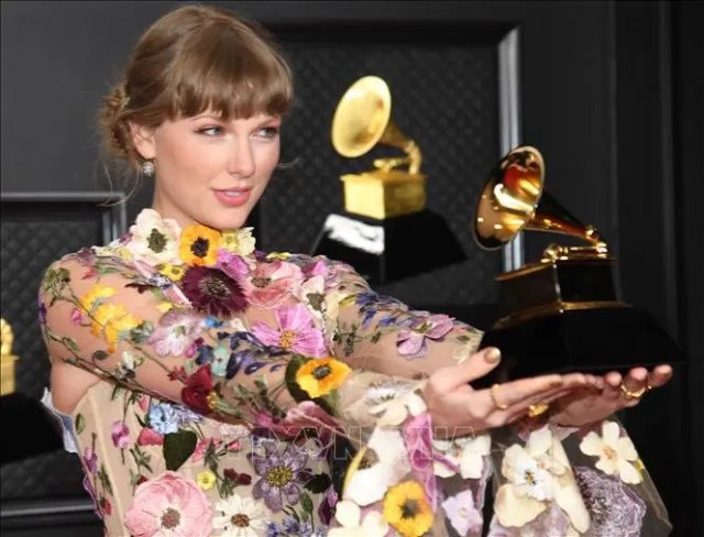 Sự lên ngôi của phái đẹp tại Grammy 2021