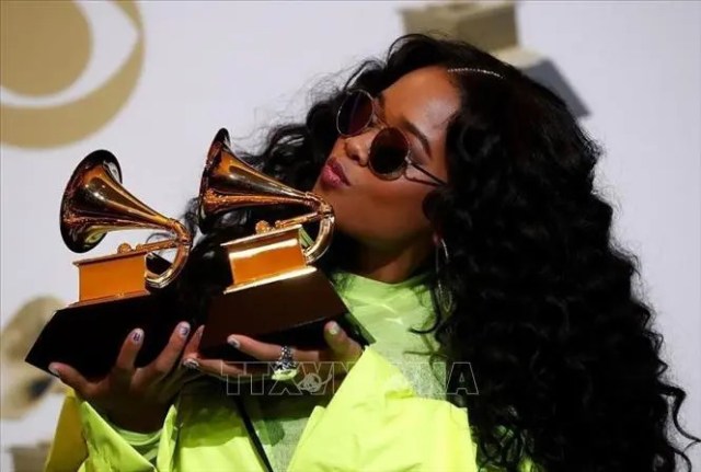 Sự lên ngôi của phái đẹp tại Grammy 2021