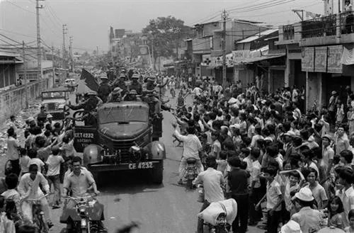 “Tháng ngày này, Đất nước ơi!”