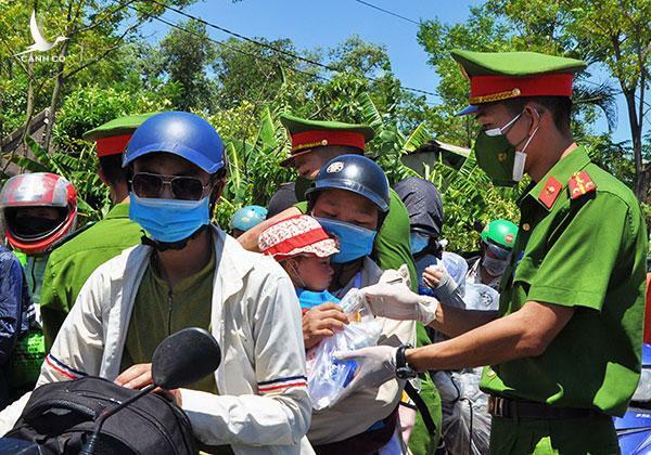 Thủ đoạn dùng tin giả “Công an đổi áo Dân phòng để đánh dân” trên mạng xã hội