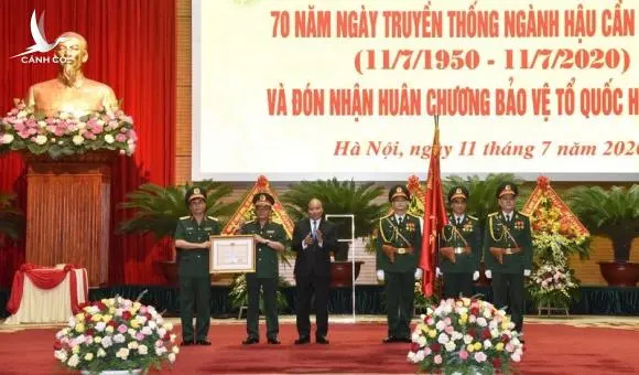 Thủ tướng dự lễ kỷ niệm 70 năm ngày truyền thống ngành hậu cần quân đội