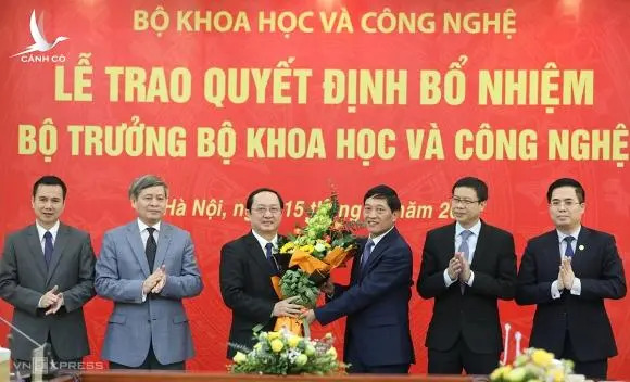 Thủ tướng trao Quyết định cho tân Bộ trưởng Khoa học và Công nghệ