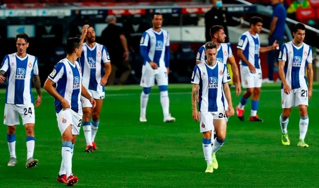 Tiễn hàng xóm Espanyol xuống hạng, Barcelona áp sát Real Madrid