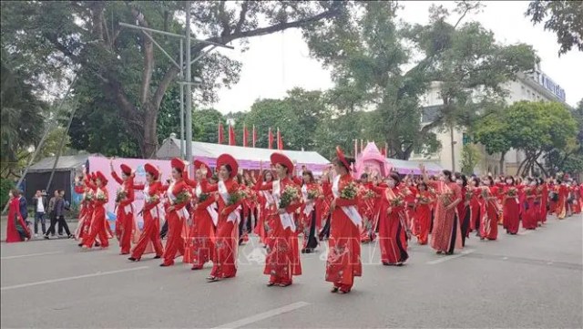 Tôn vinh tà áo dài truyền thống trong 'Hương sắc Tràng An'