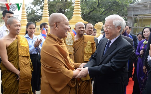 Tổng Bí thư, Chủ tịch nước thăm hai vị Đại Tăng thống của Campuchia