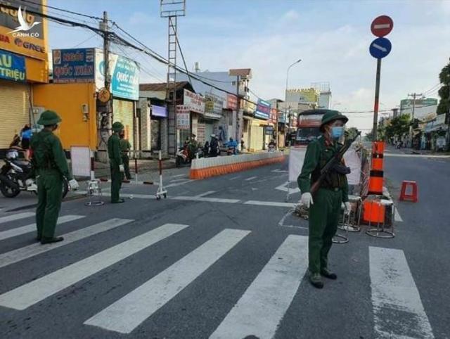 Bộ đội cầm súng là lẽ đương nhiên, nhưng không chỉ có vậy… Bộ đội cầm súng là lẽ đương nhiên, nhưng không chỉ có vậy…
