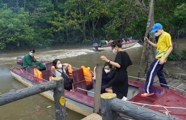 TP Hồ Chí Minh 'mạnh dạn' mở cửa du lịch với điều kiện đã tiêm phủ vaccine