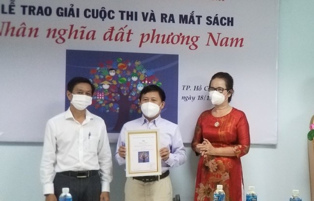 Trao giải cuộc thi thơ 'Nhân nghĩa đất phương Nam'