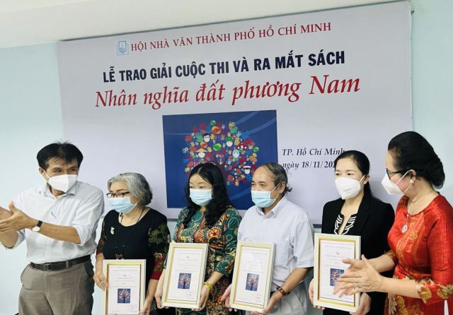 Trao giải cuộc thi thơ 'Nhân nghĩa đất phương Nam'