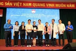 Trao giải thưởng ảnh về dân tộc Việt Nam kiên cường phòng, chống dịch COVID-19