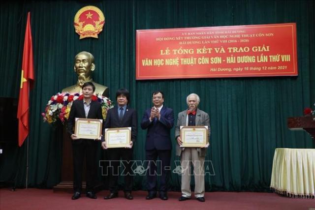 Trao giải Văn học nghệ thuật Côn Sơn - Hải Dương lần VIII