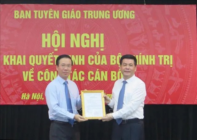 Trao quyết định của Bộ Chính trị cho ông Nguyễn Hồng Diên