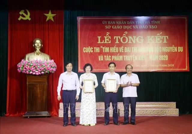 Trao thưởng 56 bài thi xuất sắc tìm hiểu về Đại thi hào dân tộc Nguyễn Du và Truyện Kiều