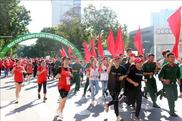 Trên 30.000 người tham gia Ngày chạy Olympic vì sức khỏe toàn dân