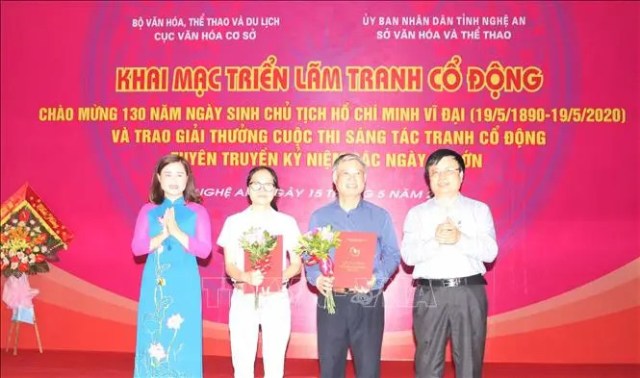 Triển lãm tranh cổ động chào mừng 130 năm Ngày sinh Chủ tịch Hồ Chí Minh