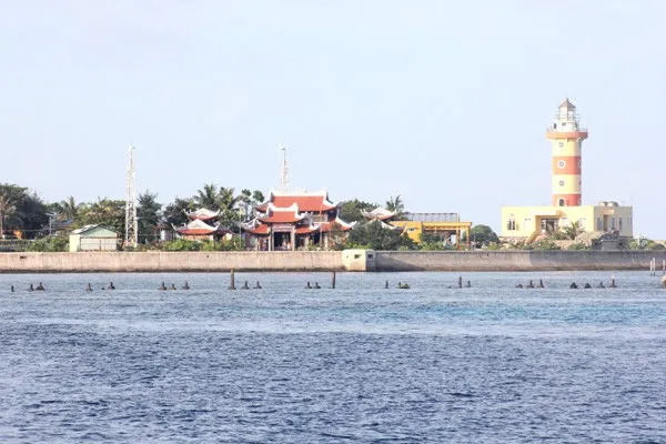 Trong hoàn cảnh nào, người lính Trường Sa luôn chắc tay súng