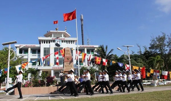 Trong hoàn cảnh nào, người lính Trường Sa luôn chắc tay súng