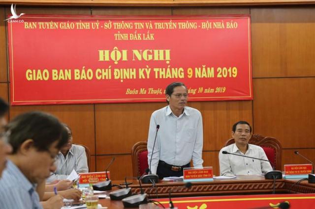 Trưởng phòng đánh tráo thân phận, Phó phòng bị ‘tố’ chưa tốt nghiệp THPT