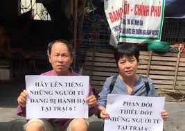 Tù chính trị tuyệt thực - trò hề nhạt