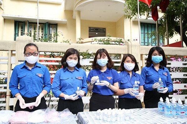 TỰ HÀO VÌ CHÚNG TÔI- NHỮNG THANH NIÊN TÌNH NGUYỆN TRÊN MẶT TRẬN CHỐNG DỊCH