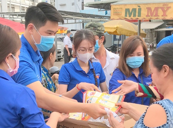 TỰ HÀO VÌ CHÚNG TÔI- NHỮNG THANH NIÊN TÌNH NGUYỆN TRÊN MẶT TRẬN CHỐNG DỊCH