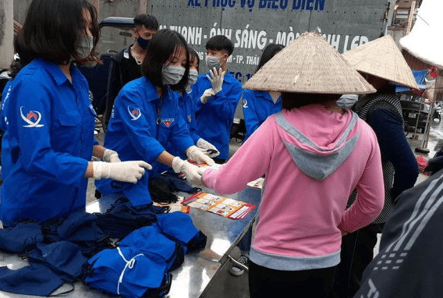 TỰ HÀO VÌ CHÚNG TÔI- NHỮNG THANH NIÊN TÌNH NGUYỆN TRÊN MẶT TRẬN CHỐNG DỊCH