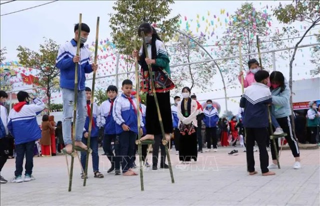 Tưng bừng ngày hội giao lưu văn hóa, chào đón năm mới ở huyện Than Uyên