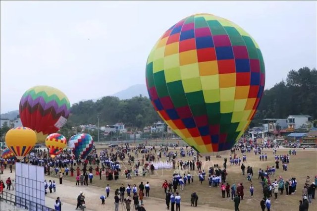 Tưng bừng ngày hội giao lưu văn hóa, chào đón năm mới ở huyện Than Uyên